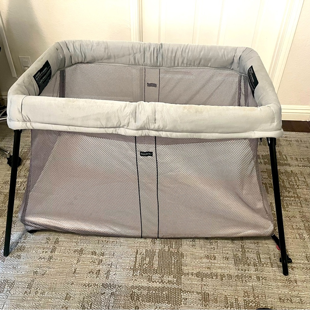 BabyBjorn Travel Crib Light, Silver
